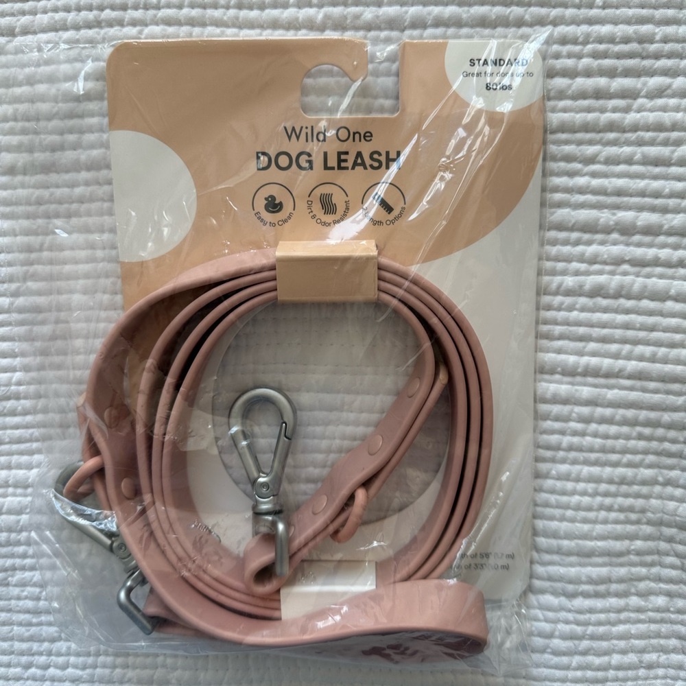 NWT Wild One dog leash pink